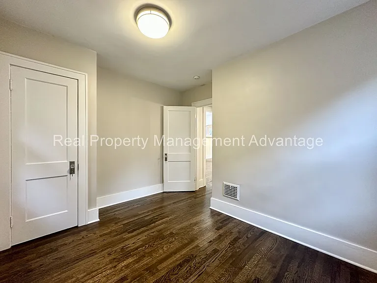 310 W Hazelhurst St — Photo 18