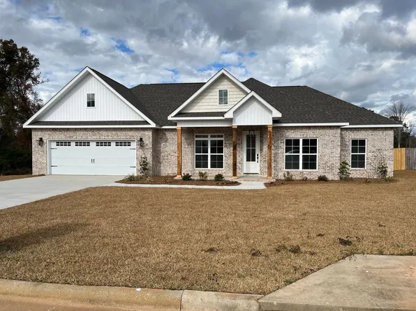 208 Cypress Ln, Enterprise, AL 36330