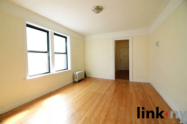 Rented by Link NY Realty | media 21