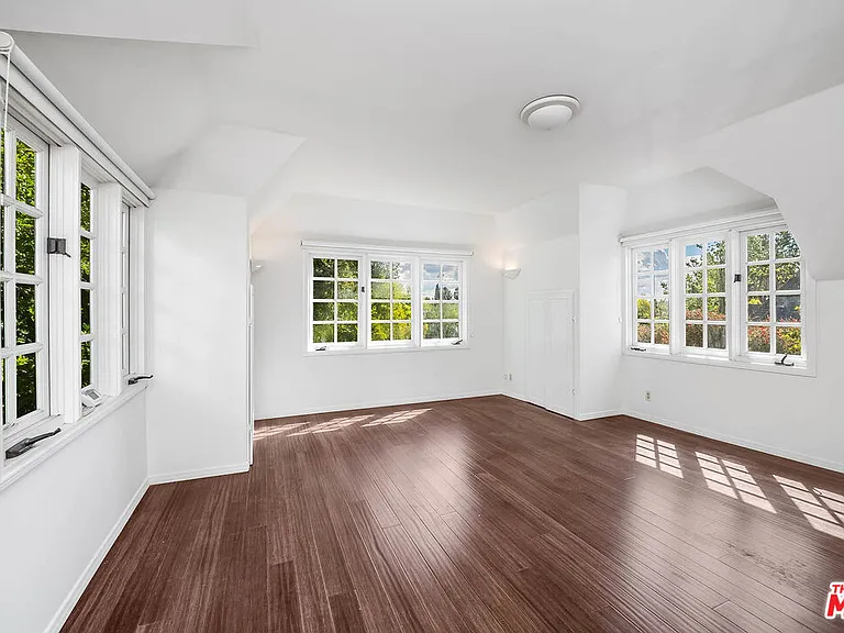 2441 Glendower Ave — Photo 24