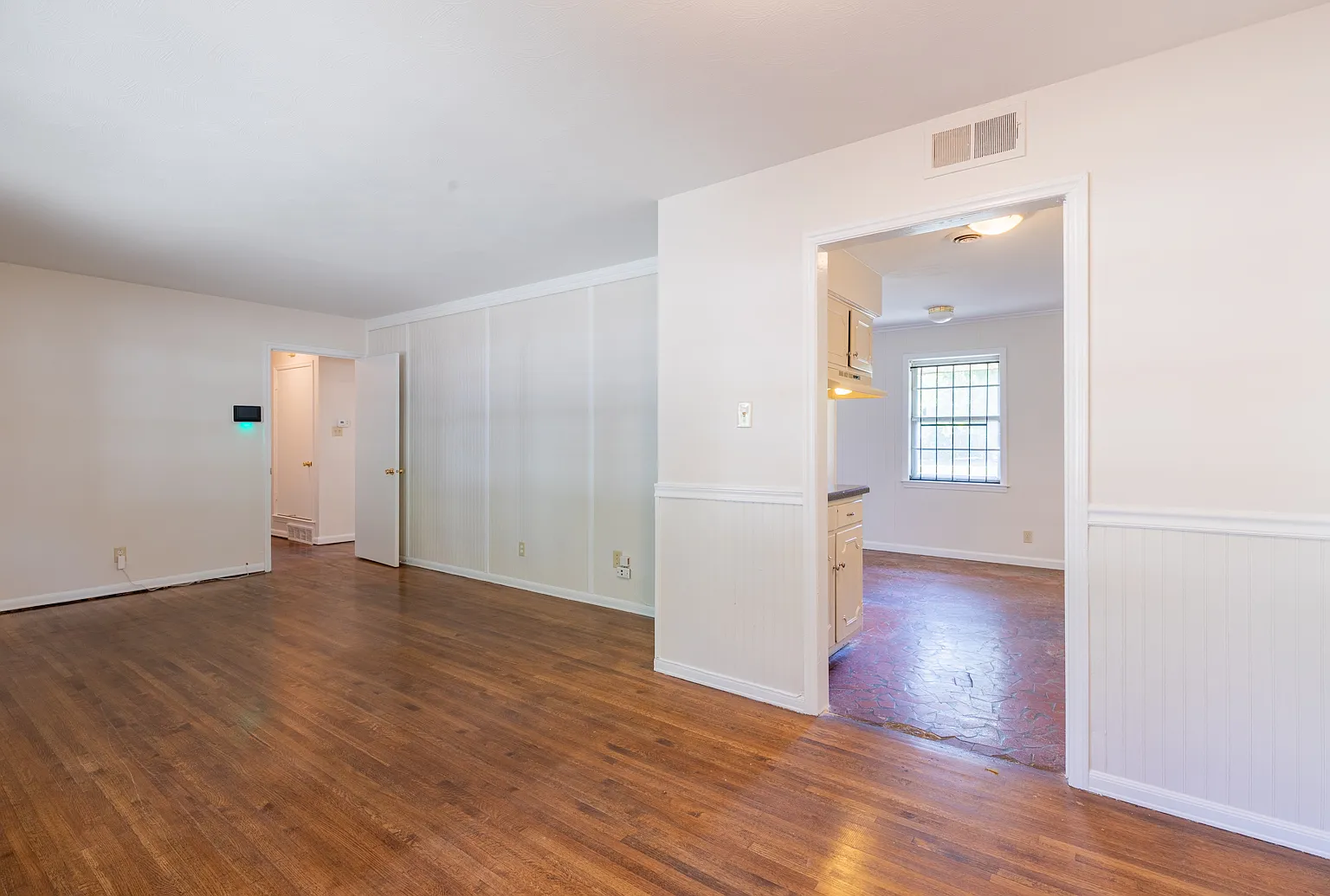 3 bed, 1.5 bath, 1330 sqft, $1,200 — Photo 3