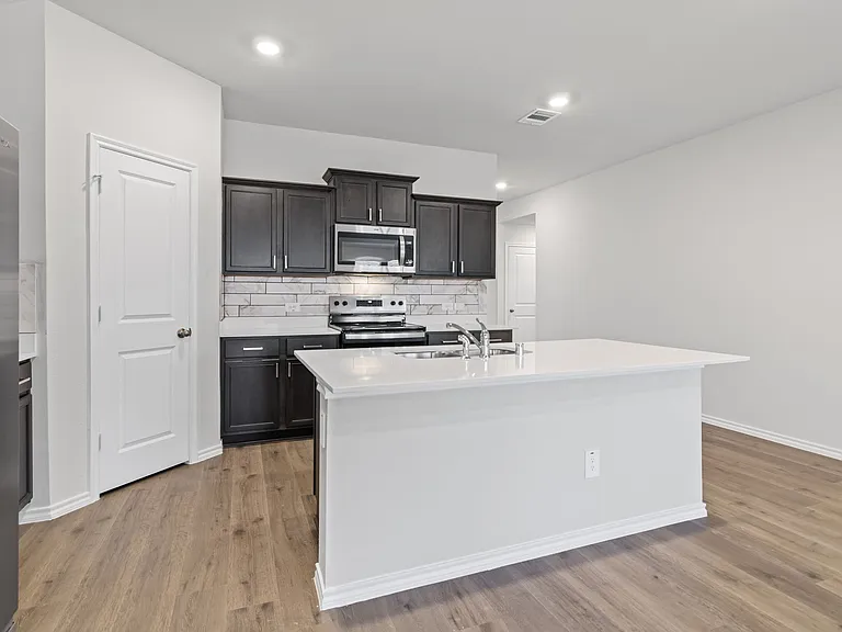 13197 Enclave Pkwy — Photo 4
