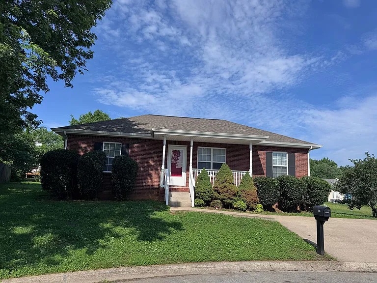 102 Eaglewood Ct — Photo 17