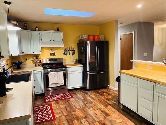 5th image of 43 Rebecca Dr