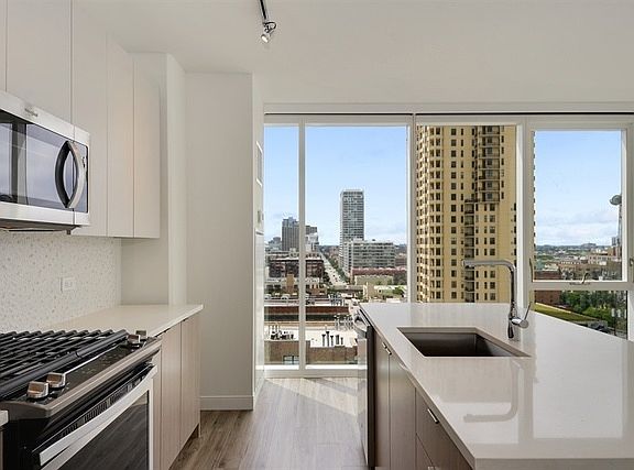 2nd image of 1407 S Michigan Ave APT 701