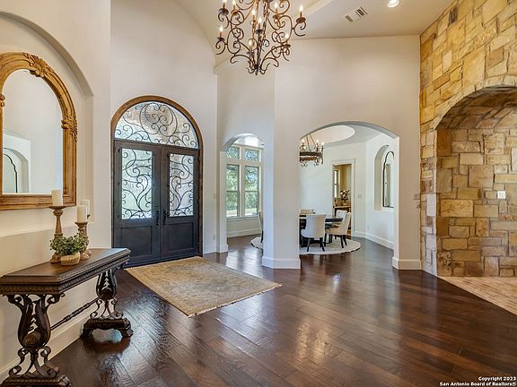 4th image of 424 Menger Springs