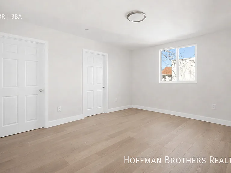 647 W 97th St — Photo 5