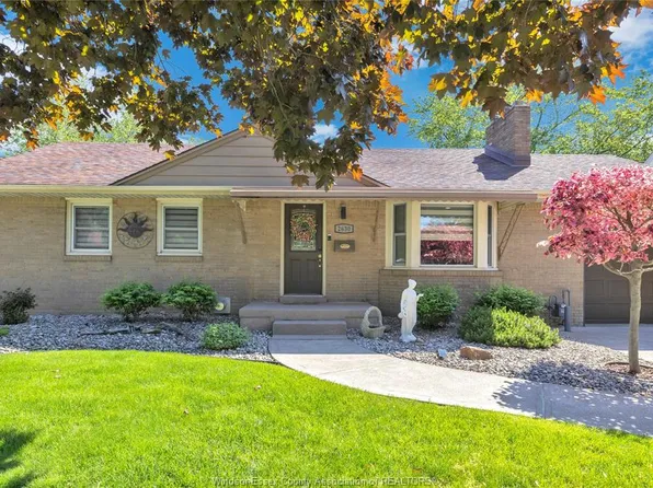 2630 Virginia Park Ave, Windsor, ON N9E 2B4
