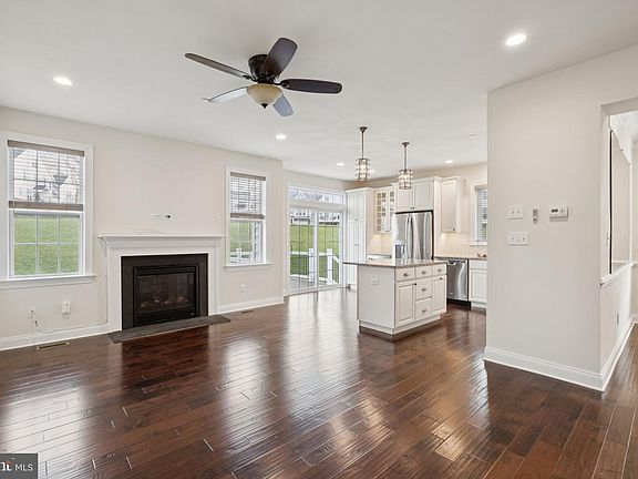 2nd image of 2133 Julia Dr