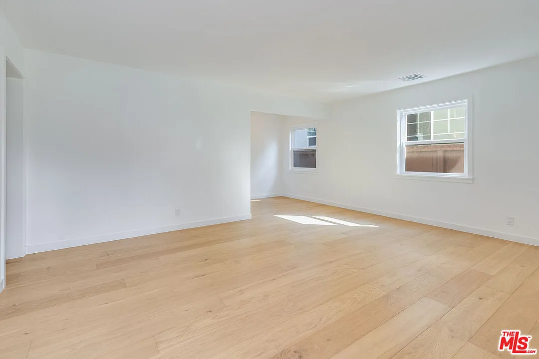 2 bed, 2.0 bath, 1350 sqft, $5,950 — Photo 3