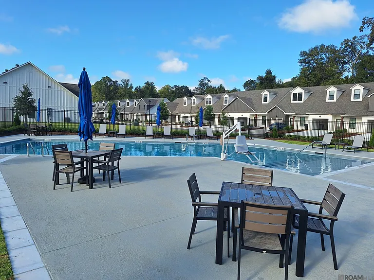 8028 Pine Valley Dr — Photo 17