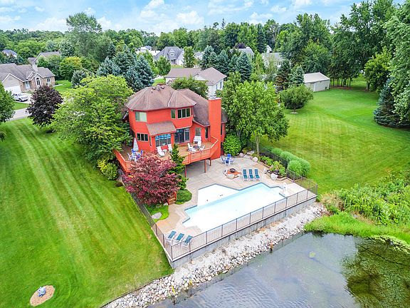 3rd image of 867 Bluff Lake Dr