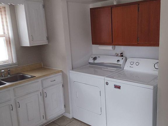 3rd image of 37 N Lake Ave