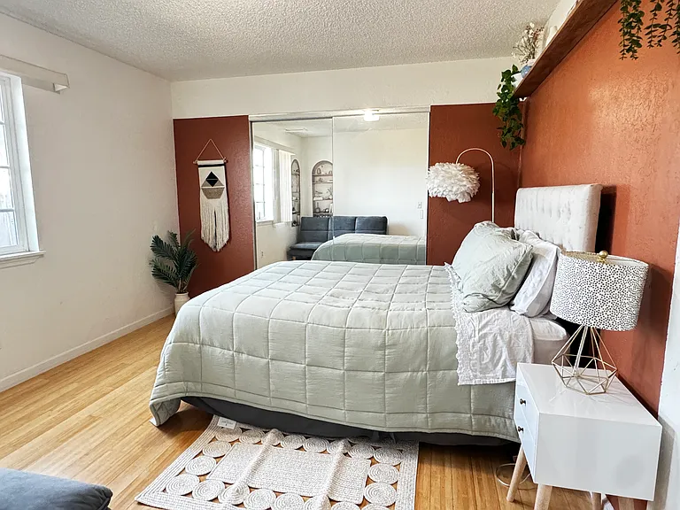 1724 Luxton St — Photo 12