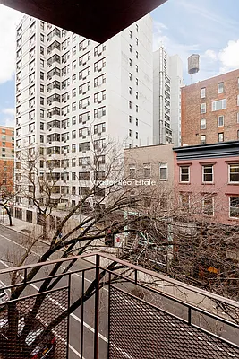 Rented by Mirador Real Estate | media 21