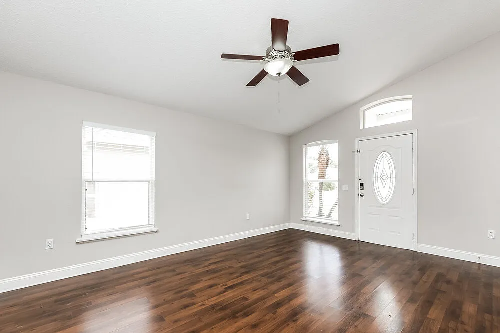 3 bed, 2.0 bath, 1158 sqft, $1,895 — Photo 3