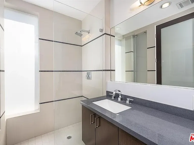 3343 Rowena Ave — Photo 21