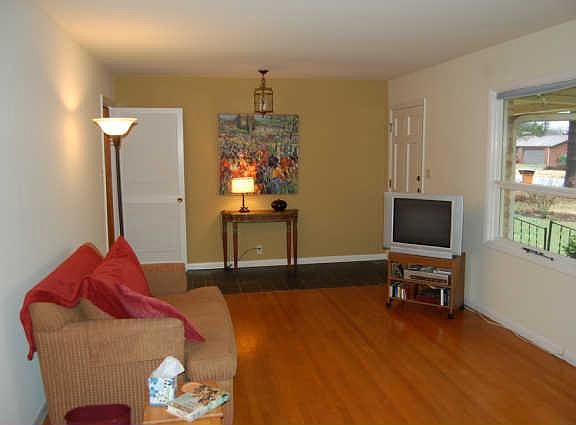 3rd image of 1010 Dogwood Dr