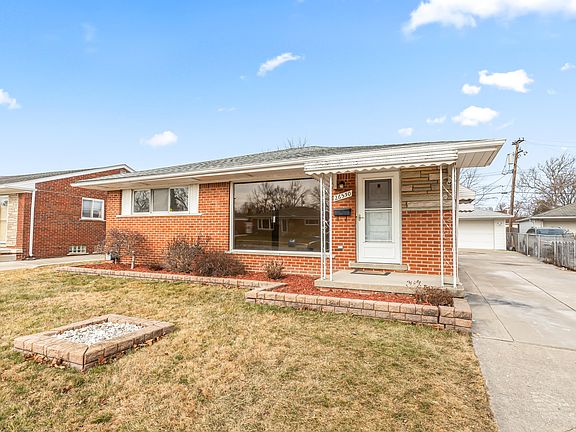 3rd image of 26530 Woodshire St