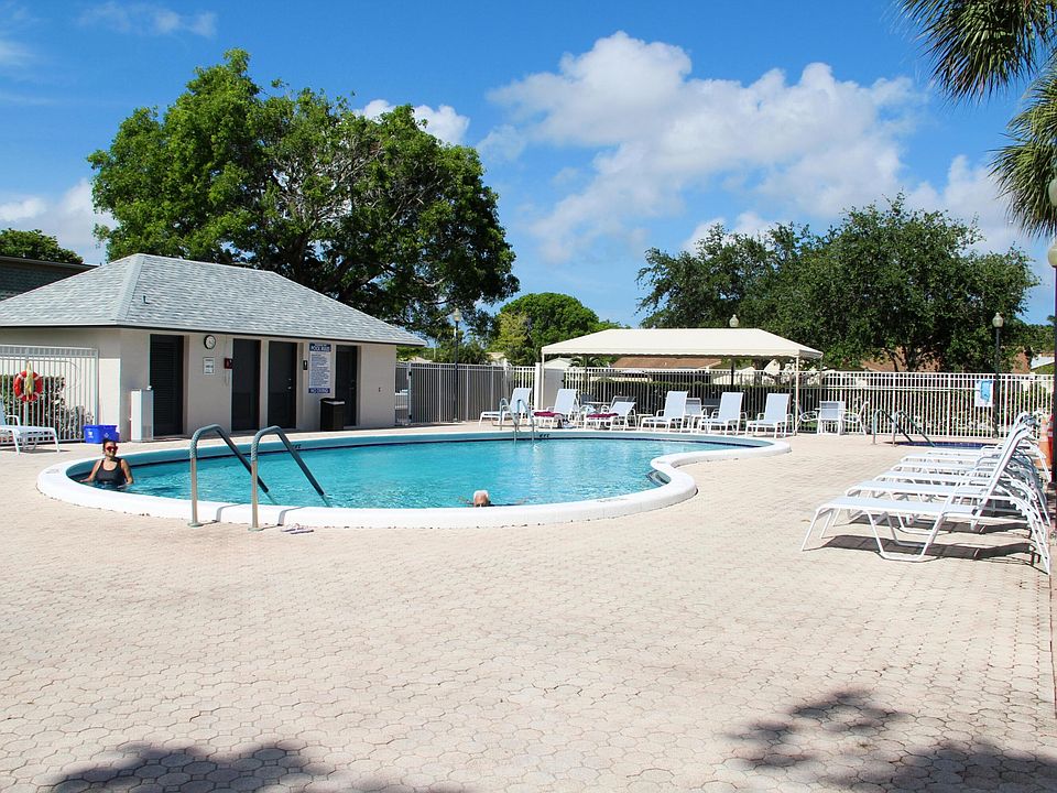 1st image of 729 NW 29th Avenue #D