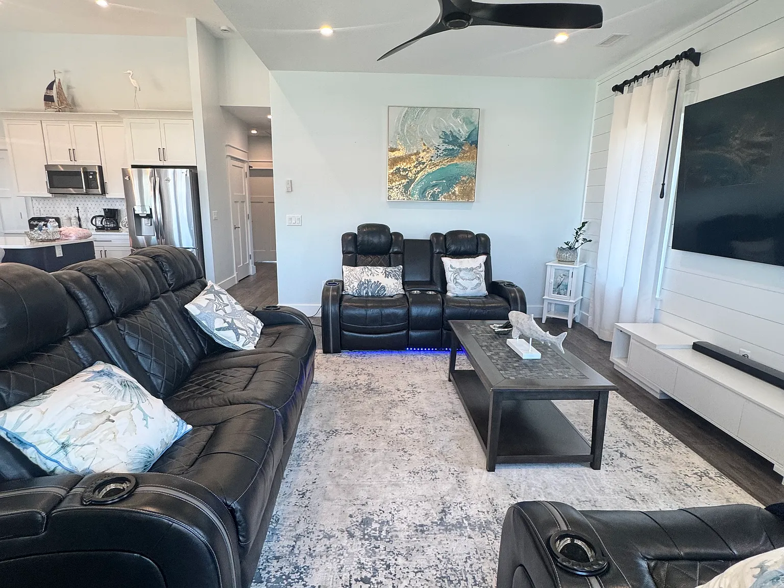 3 bed, 1872 sqft, $3,705 — Photo 3