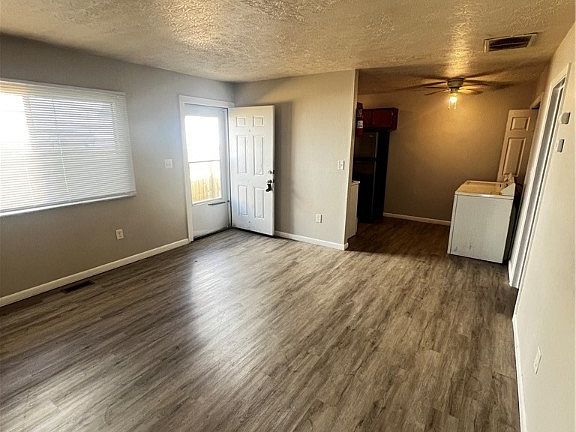 4th image of 56 Fernwood Ave #A-b