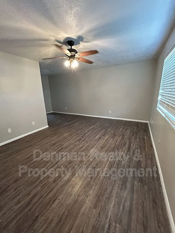 2 bed, 1.0 bath, 812 sqft, $1,025 — Photo 2