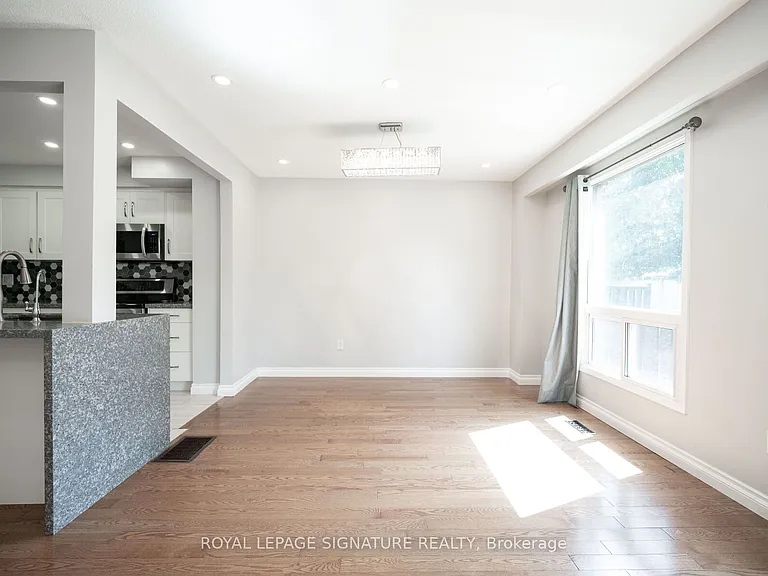 447 Ontario St N — Photo 12