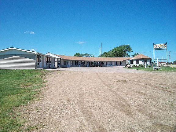 Circle H Motel parking