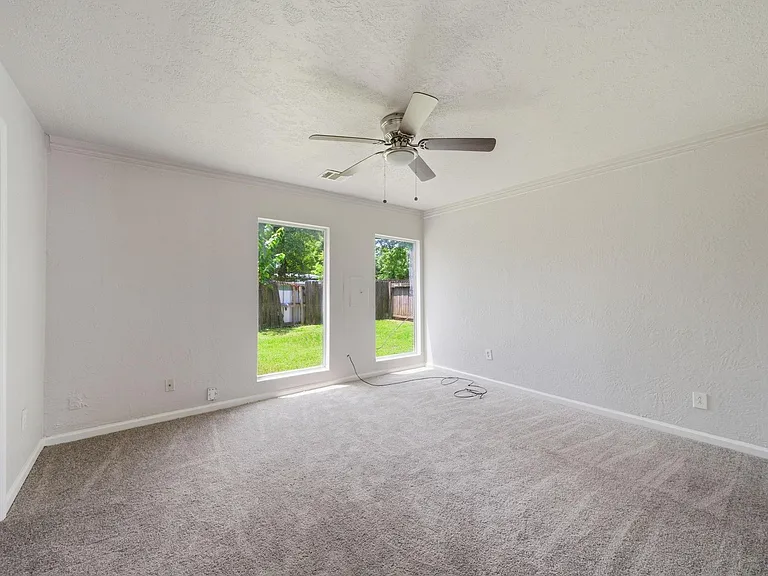 1102 Johnson St — Photo 8