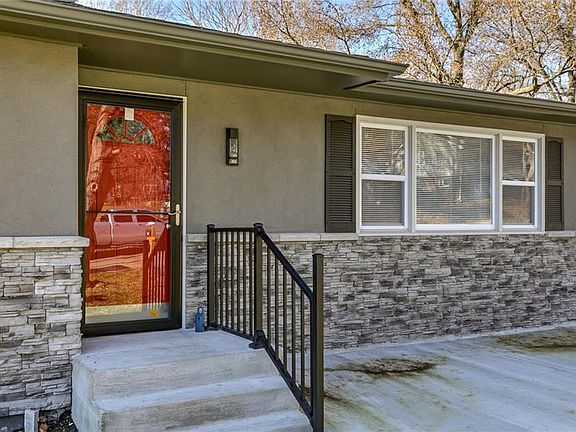 3rd image of 3326 N 59th Ter