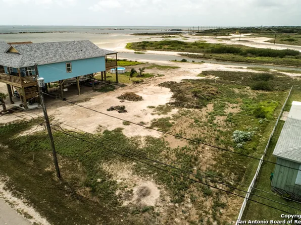 141 Knickerbocker St, Corpus Christi, TX 78418