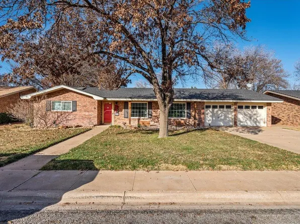 105 Redwood Ln, Levelland, TX 79336