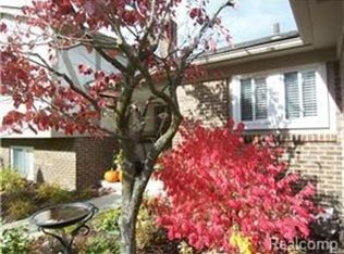 866 Bridge Park Dr, Troy, MI 48098