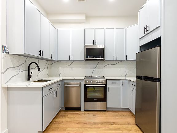 3rd image of 1274 Jefferson Ave #8