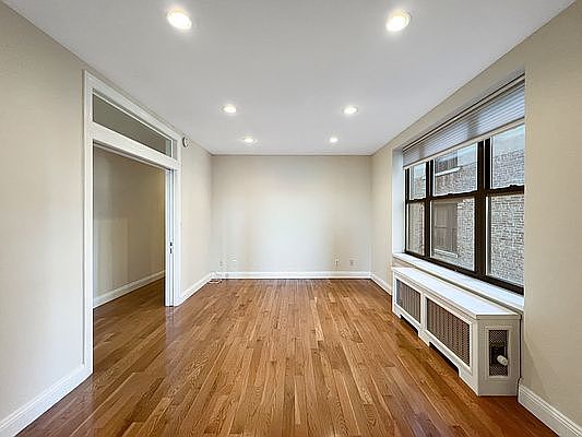4th image of 120 Haven Ave APT 33