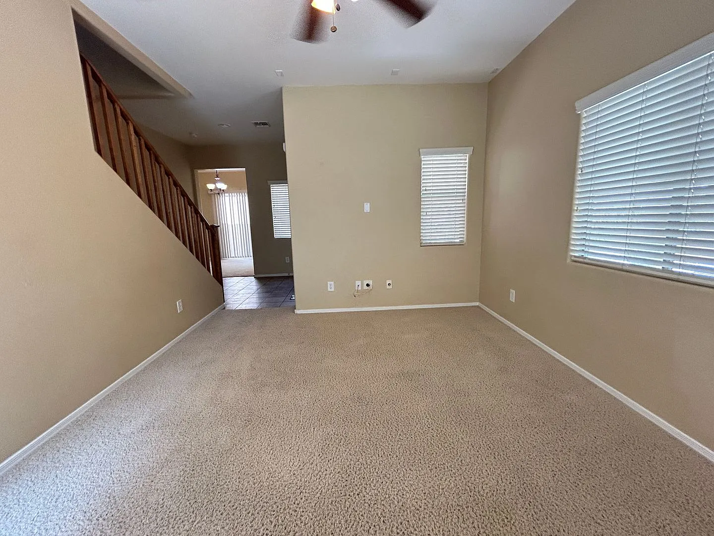 3 Bedroom, 2 1/2 Bathroom, 2 Car Garage in Peoria — Photo 3