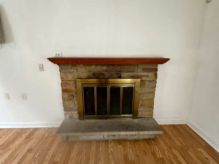 937 Barney Ave — Photo 3