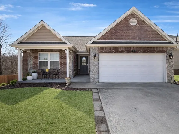 37 Valley View Cir, Bentonville, AR 72712