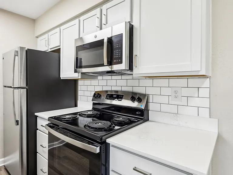 Cypress Pointe — Photo 15