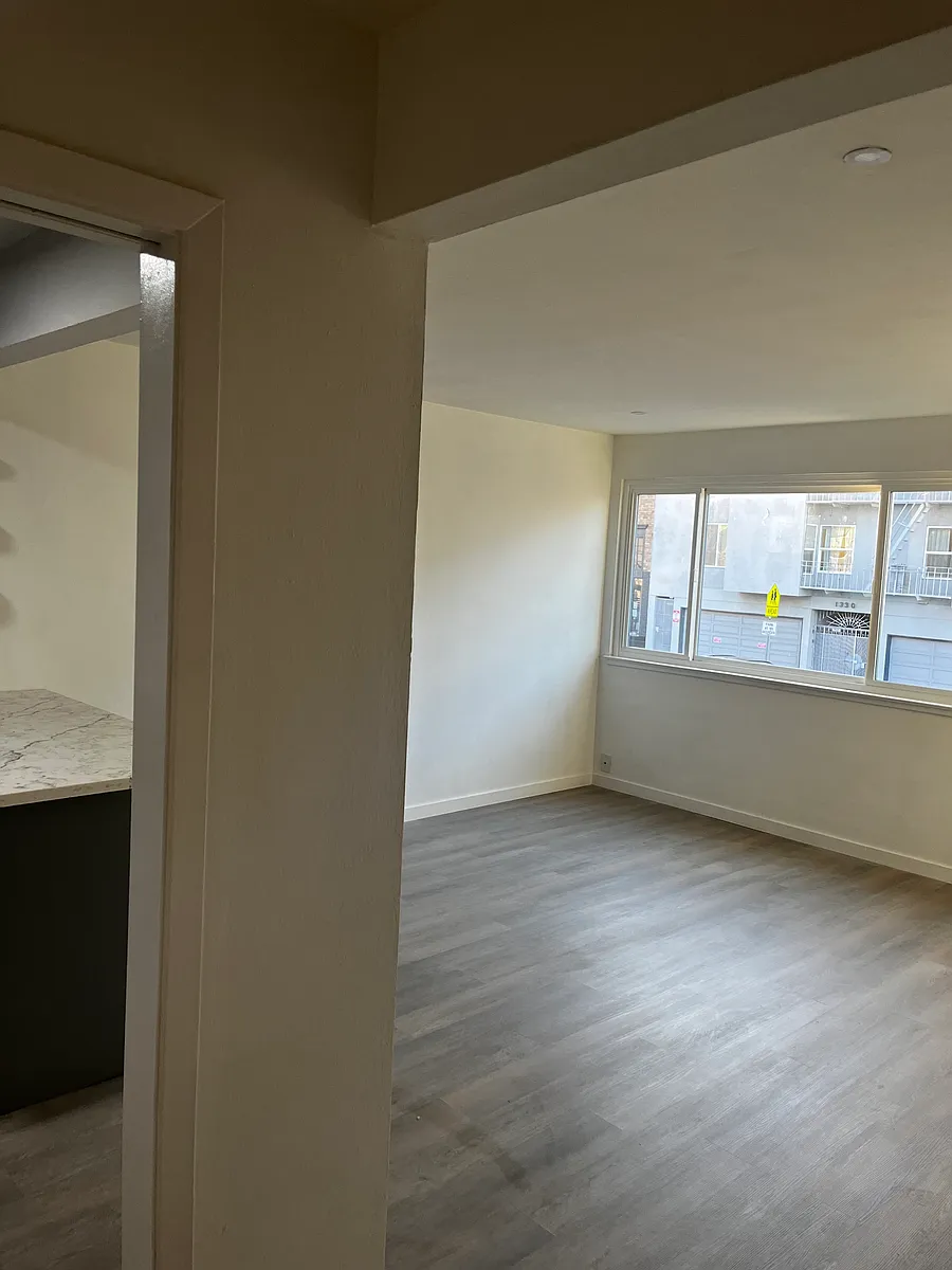 Building Photo - 1301 14th Ave #7