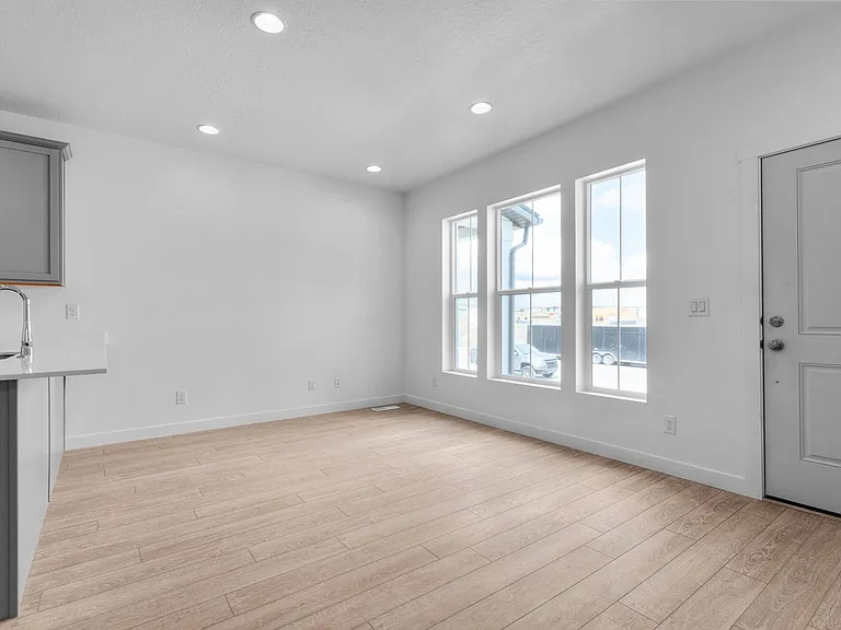1630 E 6820 N — Photo 2