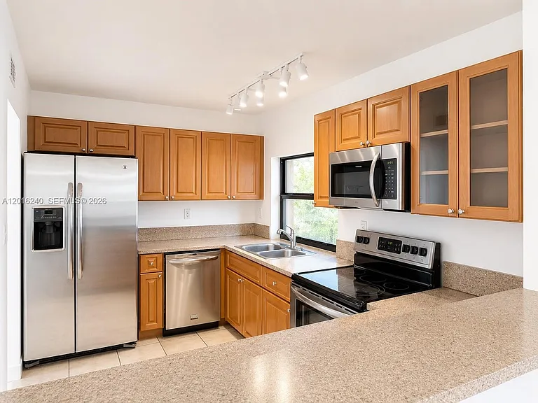 555 NE 30th St #404 — Photo 12