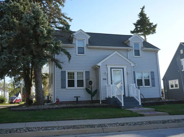 206 3rd St SE, Oelwein, IA 50662