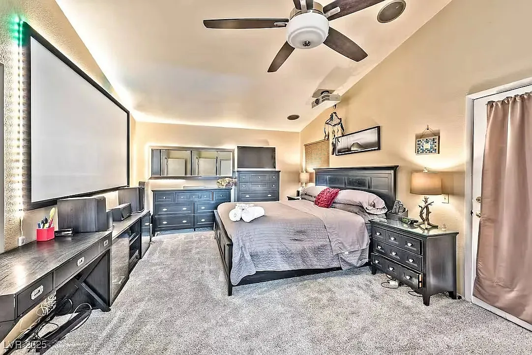 5 bed, 3.5 bath, 2449 sqft, $5,500 — Photo 2