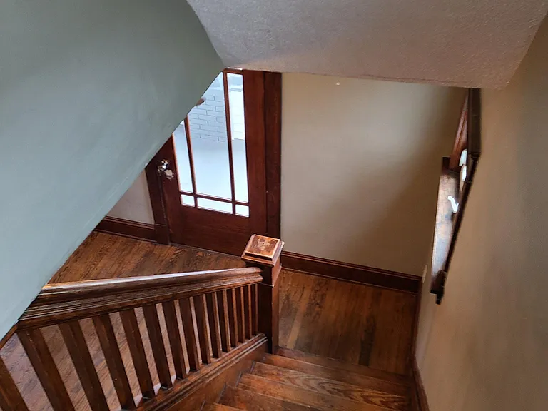 Staircase going down to 1st floor
