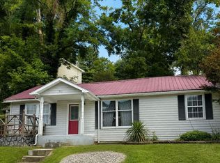 302 Poplar St NW, Norton, VA 24273