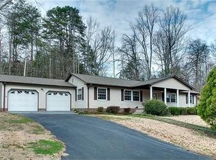 962 Robert P Jeanes Rd, Easley, SC 29640