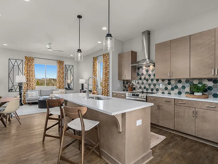 506 W Trinity Ln — Photo 4