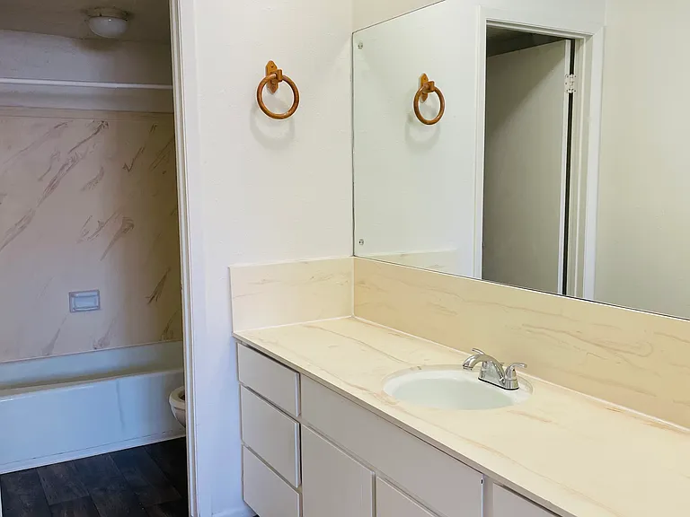 Cedar Cliff Apartments — Photo 18
